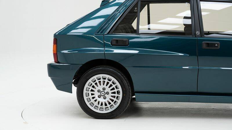 Image 11/15 de Lancia Delta HF Integrale Evoluzione I (1992)