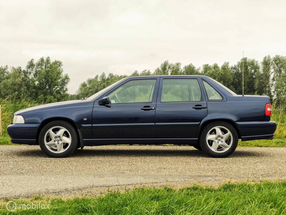 Image 11/33 of Volvo S 70 2.5 T (1997)