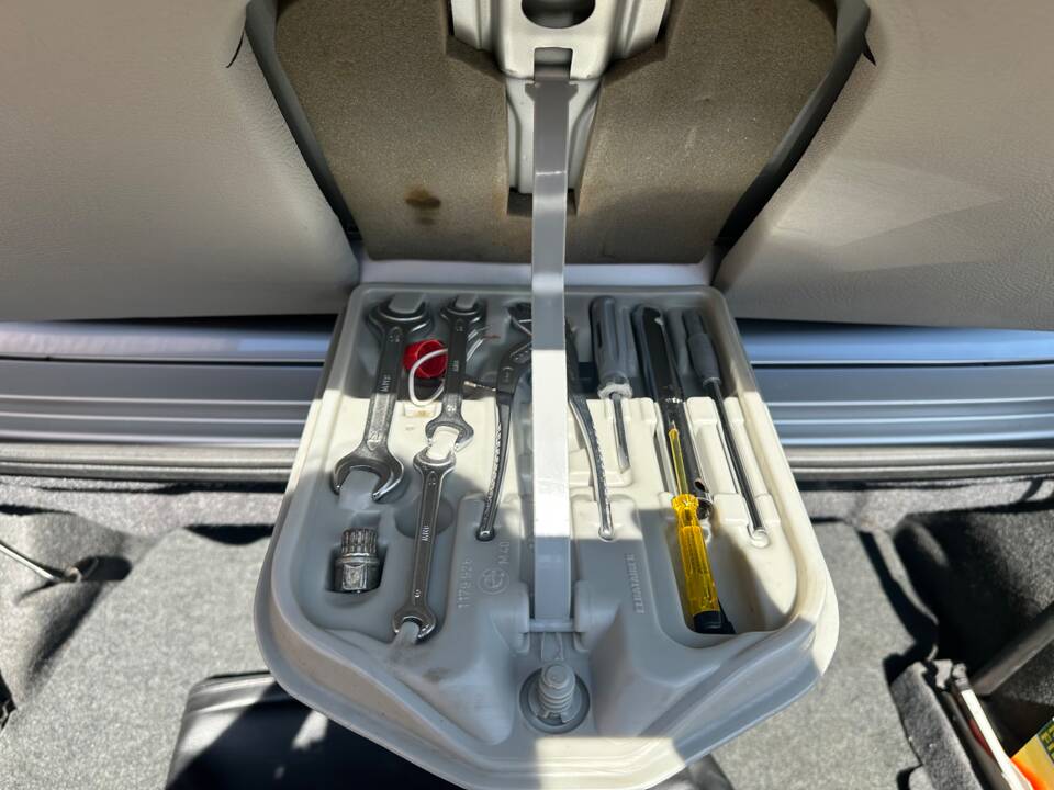 Image 18/29 of BMW 318i (1991)