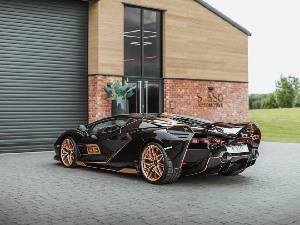 Image 66/68 of Lamborghini Sián FKP 37 (2021)