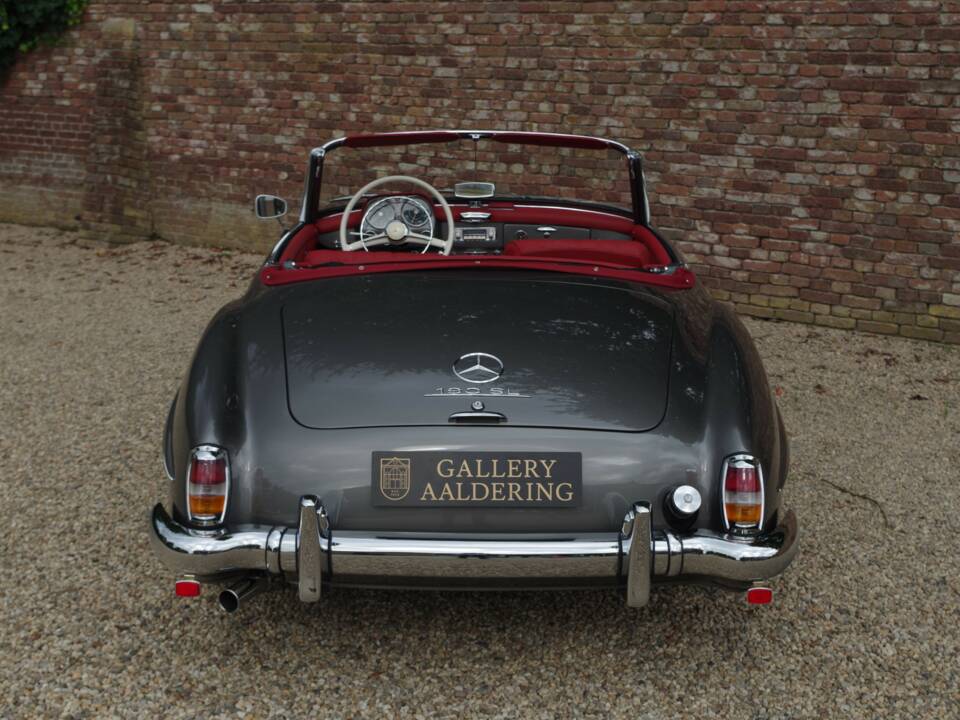 Image 34/50 of Mercedes-Benz 190 SL (1959)