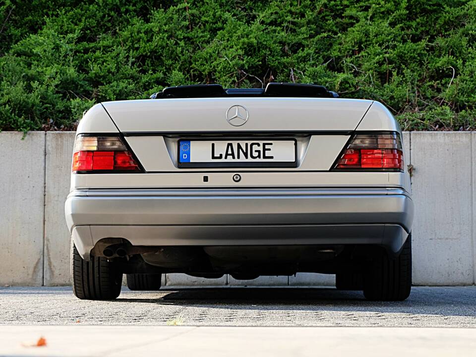 Image 14/74 of Mercedes-Benz E 320 (1997)