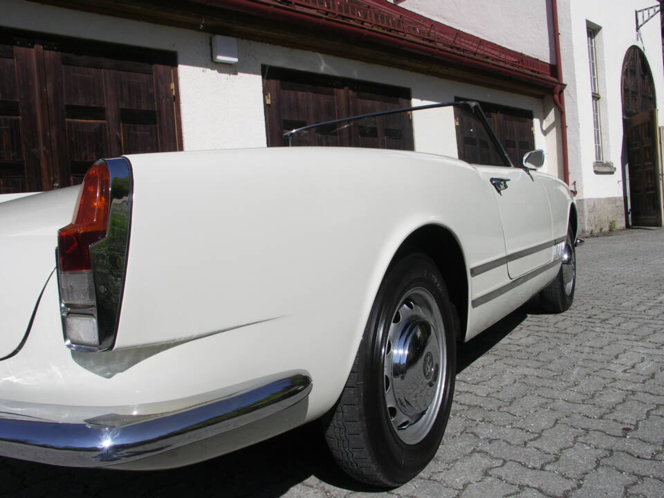 Image 14/40 of Alfa Romeo 2000 Spider (1959)