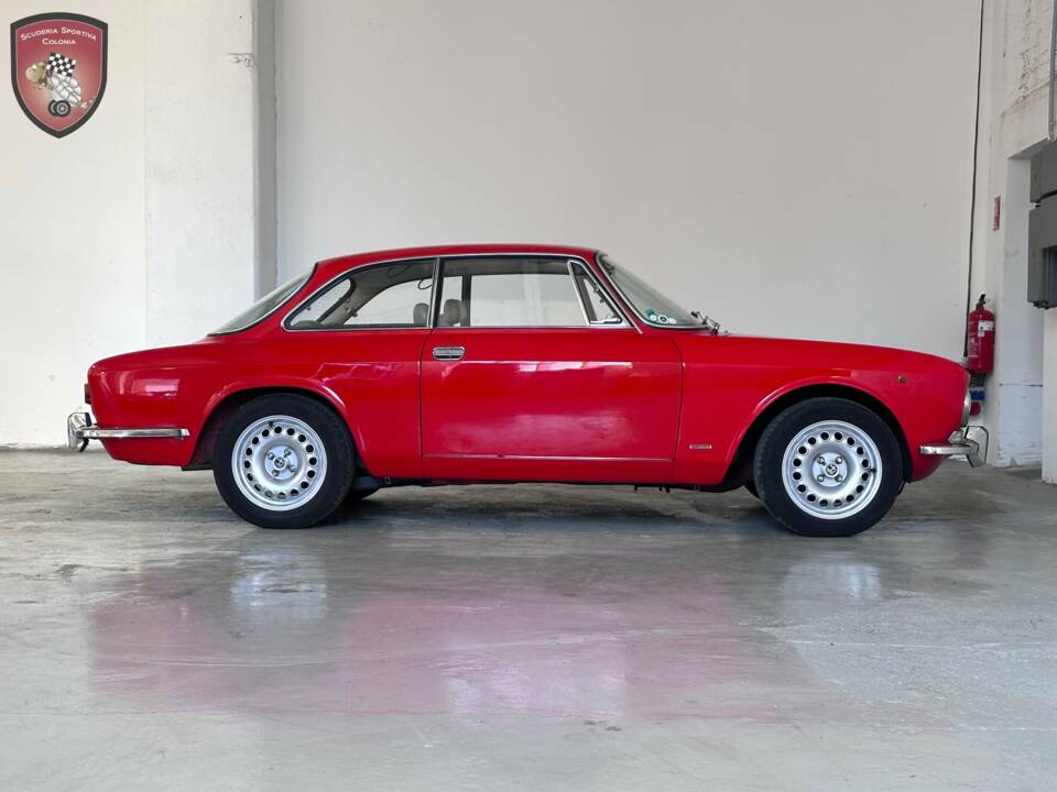 Image 7/63 de Alfa Romeo Giulia GT 1300 Junior (1973)