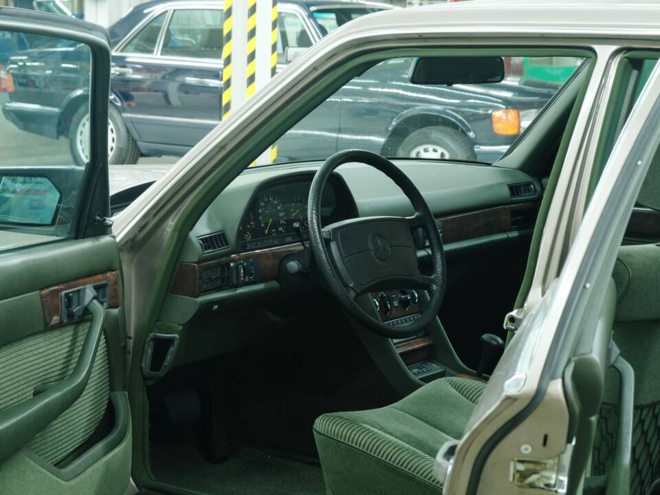 Bild 50/50 von Mercedes-Benz 300 SEL (1986)