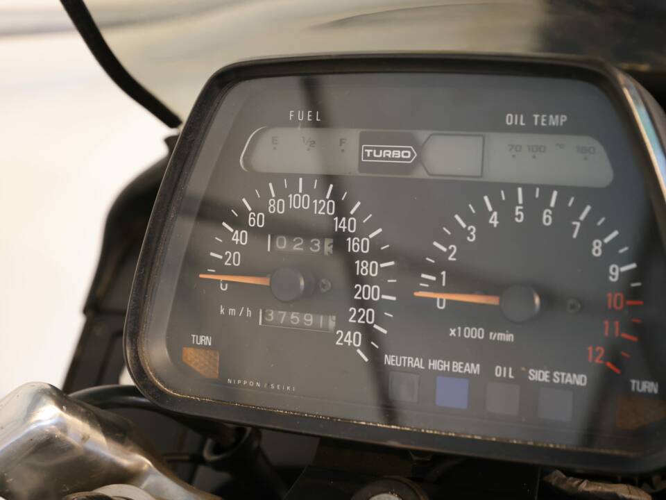 Immagine 11/23 di Suzuki XN85 Turbo (1986)
