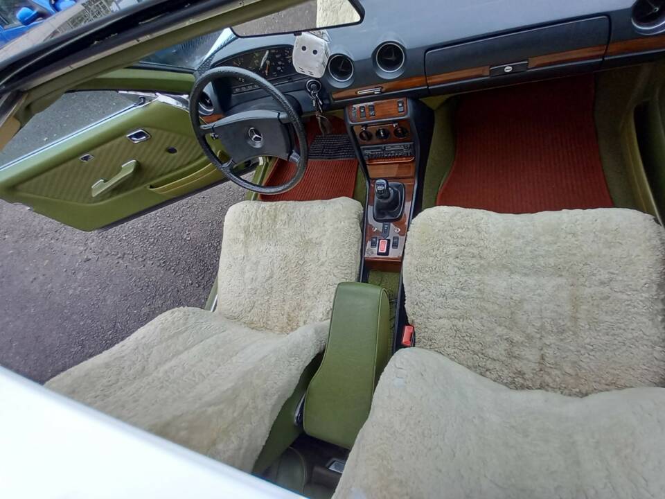 Image 9/15 of Mercedes-Benz 230 CE (1980)