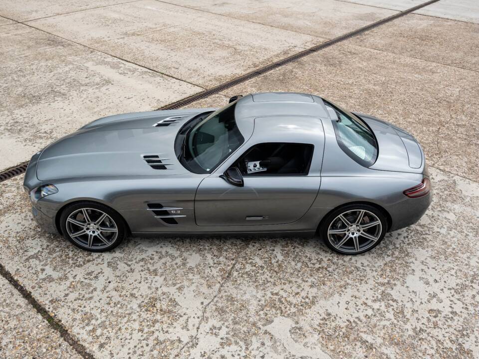 Image 7/32 of Mercedes-Benz SLS AMG (2011)