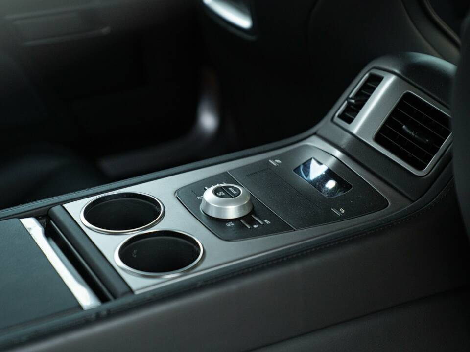 Bild 50/50 von Aston Martin Rapide (2010)