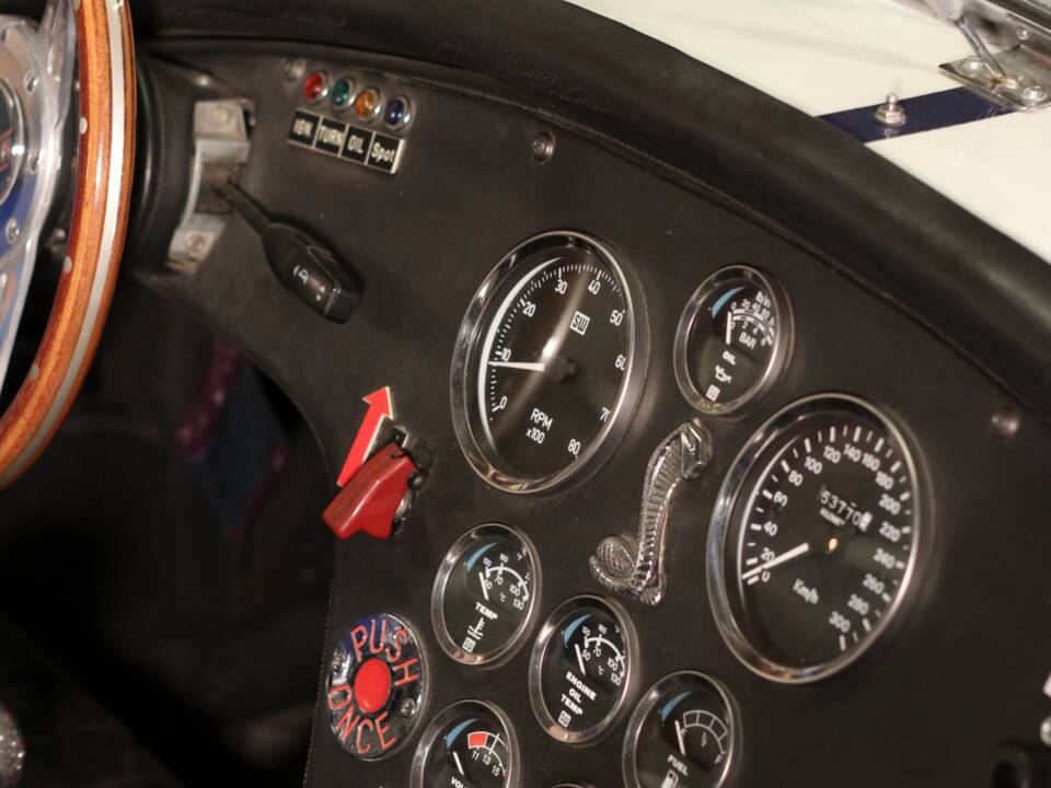 Image 41/57 of AC Cobra 427 (1965)
