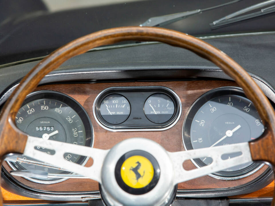 Image 19/24 of Ferrari 275 GTS (1965)