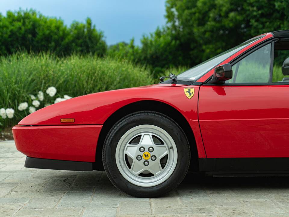 Image 44/50 of Ferrari Mondial T (1991)