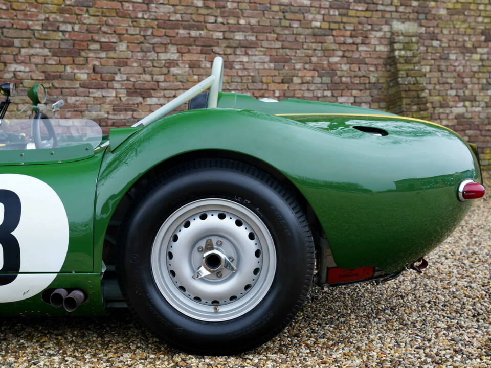 Image 28/50 of Lister Knobbly (1959)