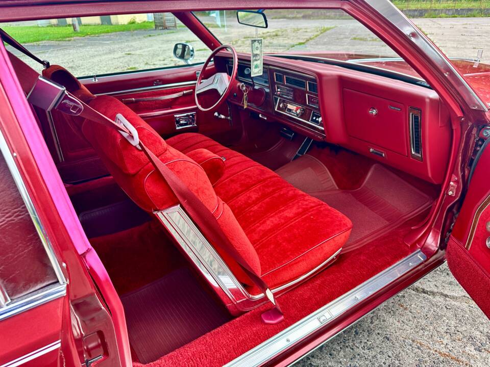 Bild 18/20 von Oldsmobile Delta 88 Royale (1978)
