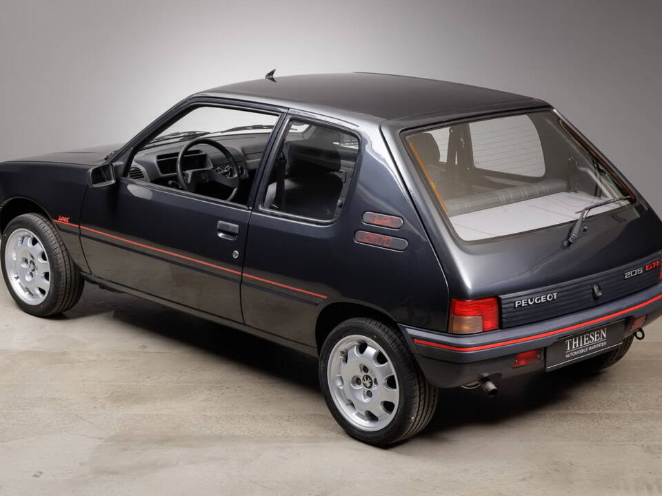 Imagen 4/28 de Peugeot 205 GTi 1.9 (1991)
