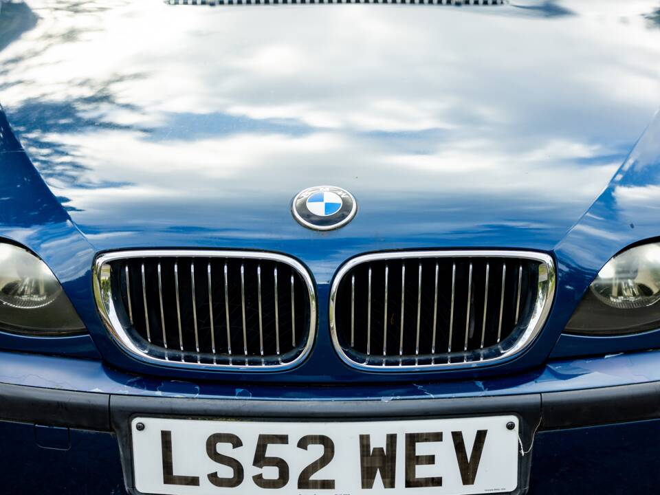 Image 21/38 of BMW 325i (2002)
