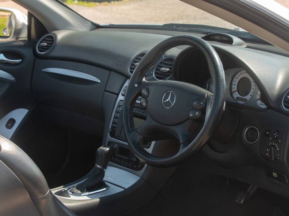 Bild 32/50 von Mercedes-Benz CLK 55 AMG (2003)