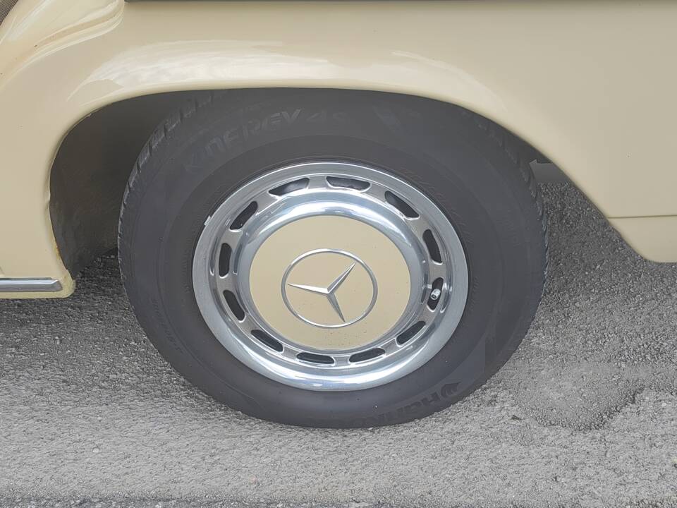 Bild 18/59 von Mercedes-Benz 230&#x2F;4 (1974)