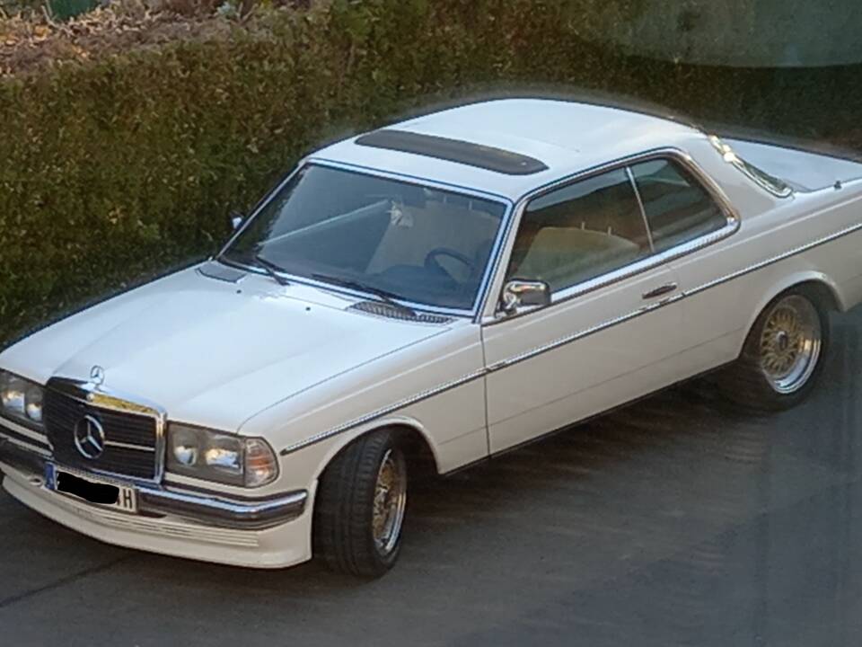 Image 1/15 of Mercedes-Benz 230 CE (1980)