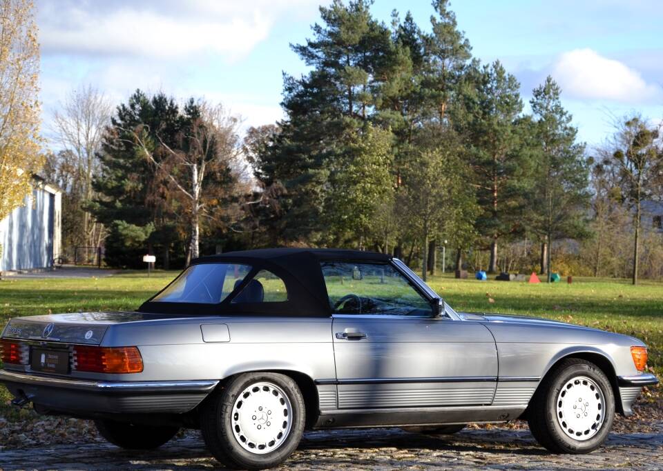 Image 21/36 of Mercedes-Benz 300 SL (1987)