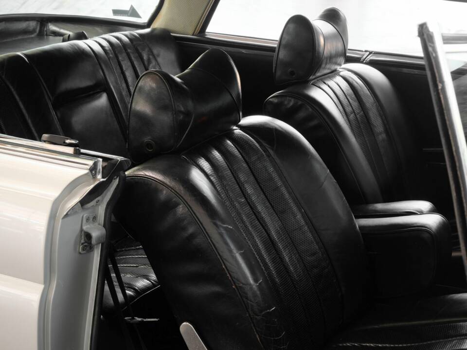 Image 24/49 de Mercedes-Benz 280 SE (1970)
