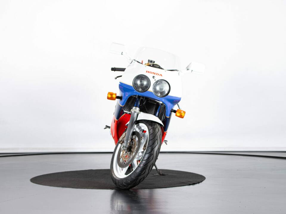 Immagine 7/48 di Honda VFR 750R RC 30 (1988)