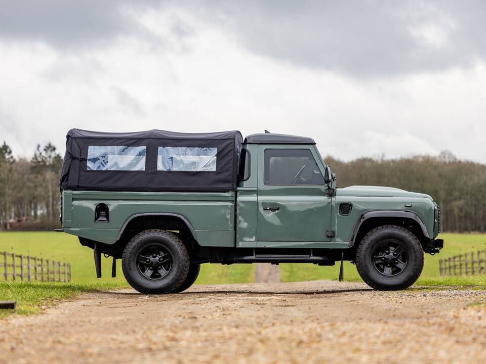 Bild 9/45 von Land Rover Defender 110 (2015)