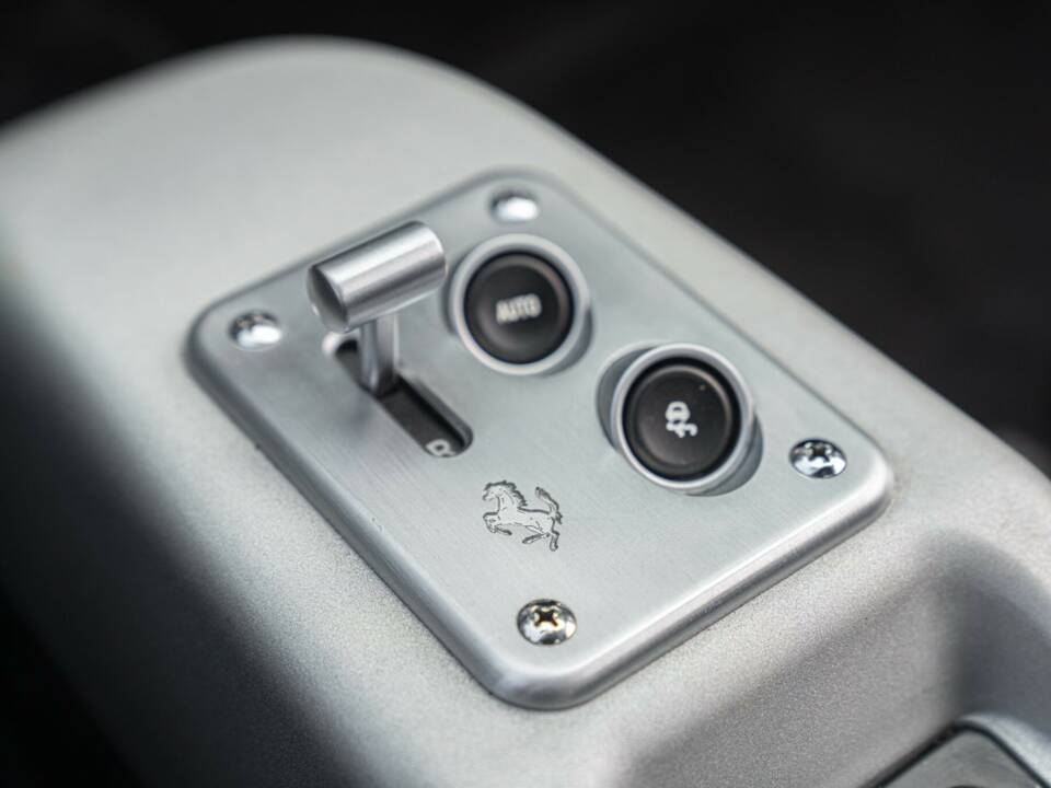 Image 43/50 of Ferrari 360 Modena (1999)