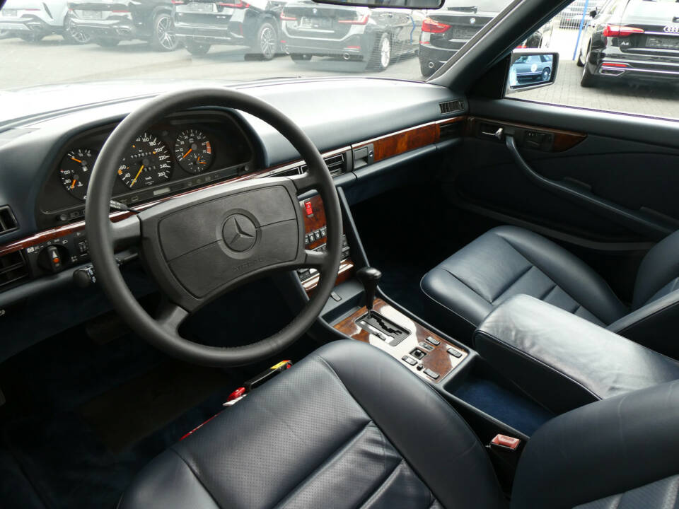 Imagen 9/26 de Mercedes-Benz 560 SEC (1987)
