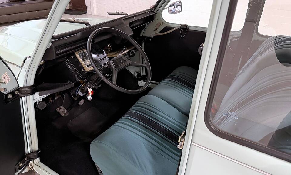 Image 14/38 of Citroën 2 CV 6 (1982)