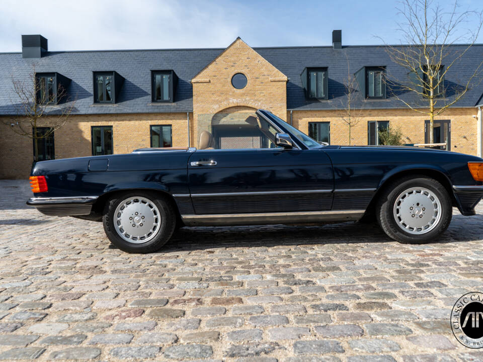 Afbeelding 5/32 van Mercedes-Benz 560 SL (1988)