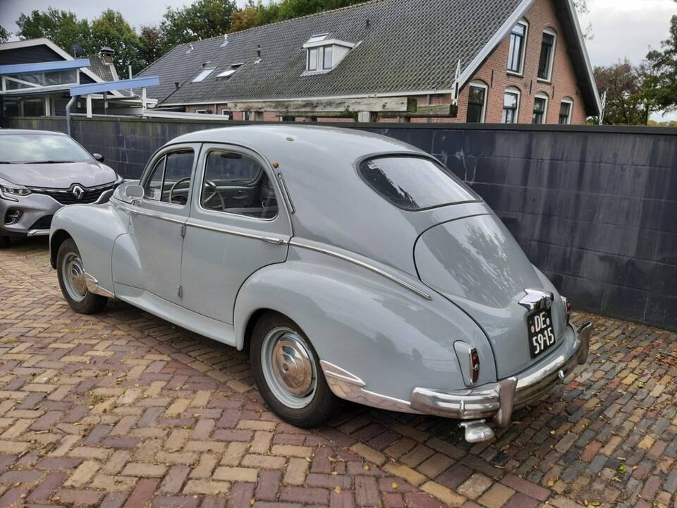Image 5/8 de Peugeot 203 C (1955)