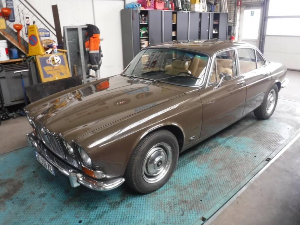 Afbeelding 11/50 van Jaguar XJ 6 4.2 (1973)