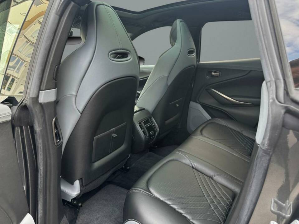 Image 12/13 de Aston Martin DBX 4.0 V8 (2021)