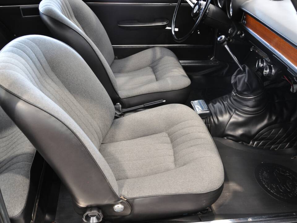 Bild 22/30 von Alfa Romeo Giulia GT 1300 Junior (1971)