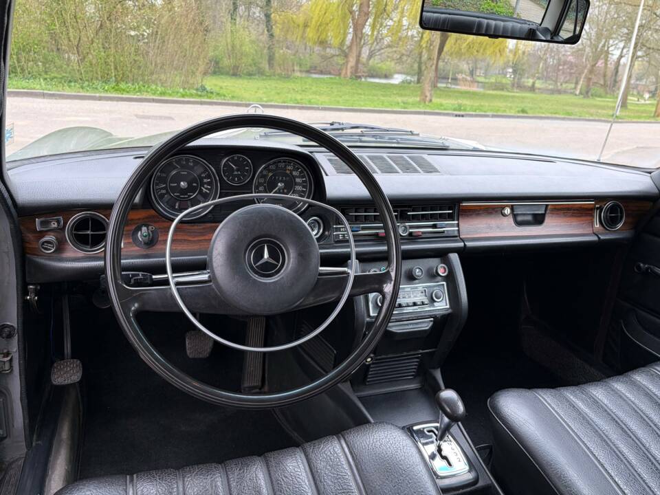 Bild 3/12 von Mercedes-Benz 250 (1971)