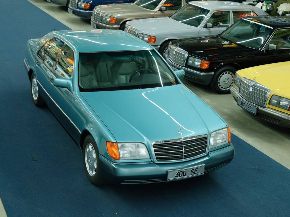 Bild 2/50 von Mercedes-Benz 300 SE (1991)
