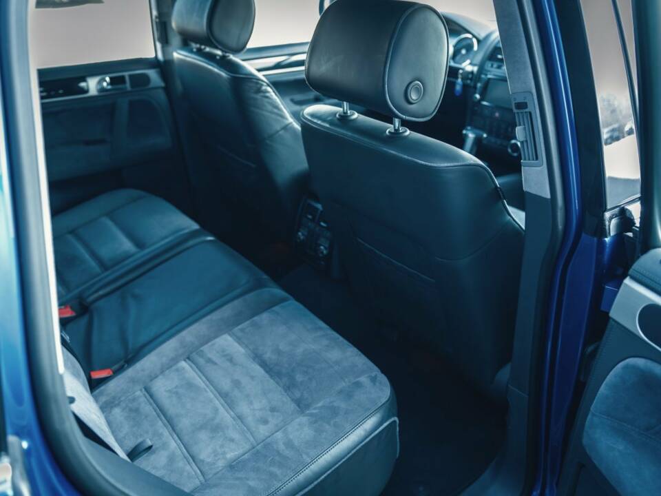 Image 8/15 of Volkswagen Touareg W12 (2007)