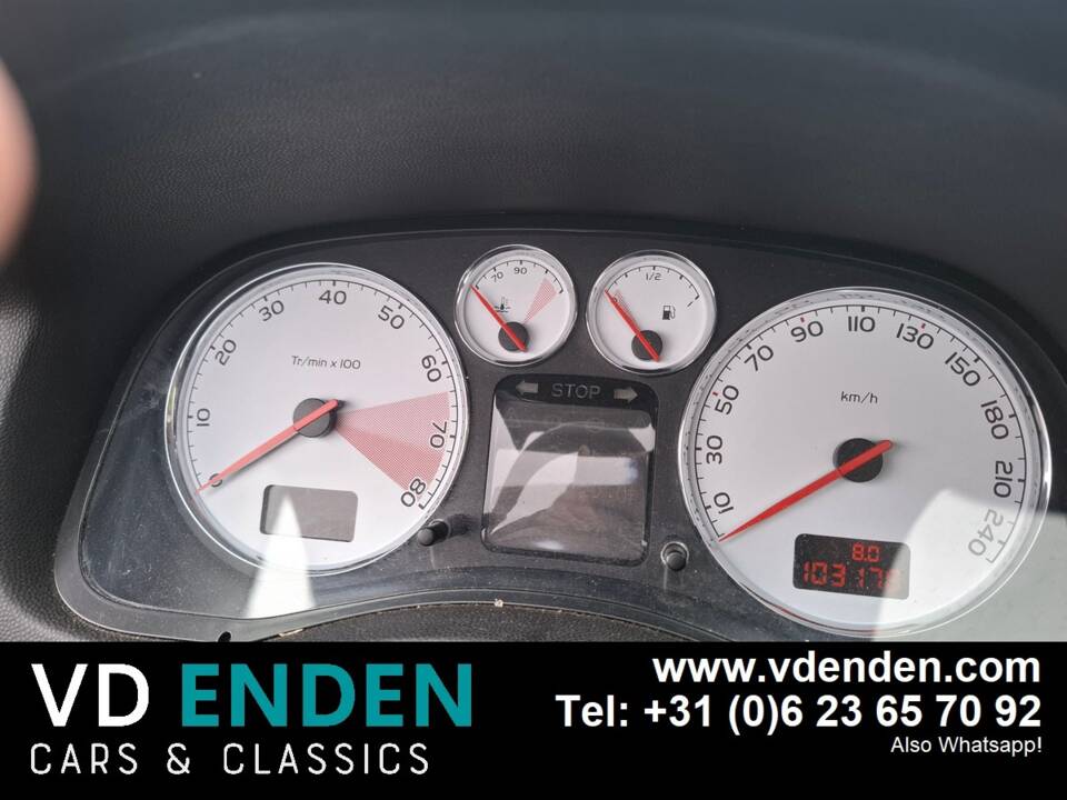 Bild 10/23 von Peugeot 307 CC 2.0i (2005)