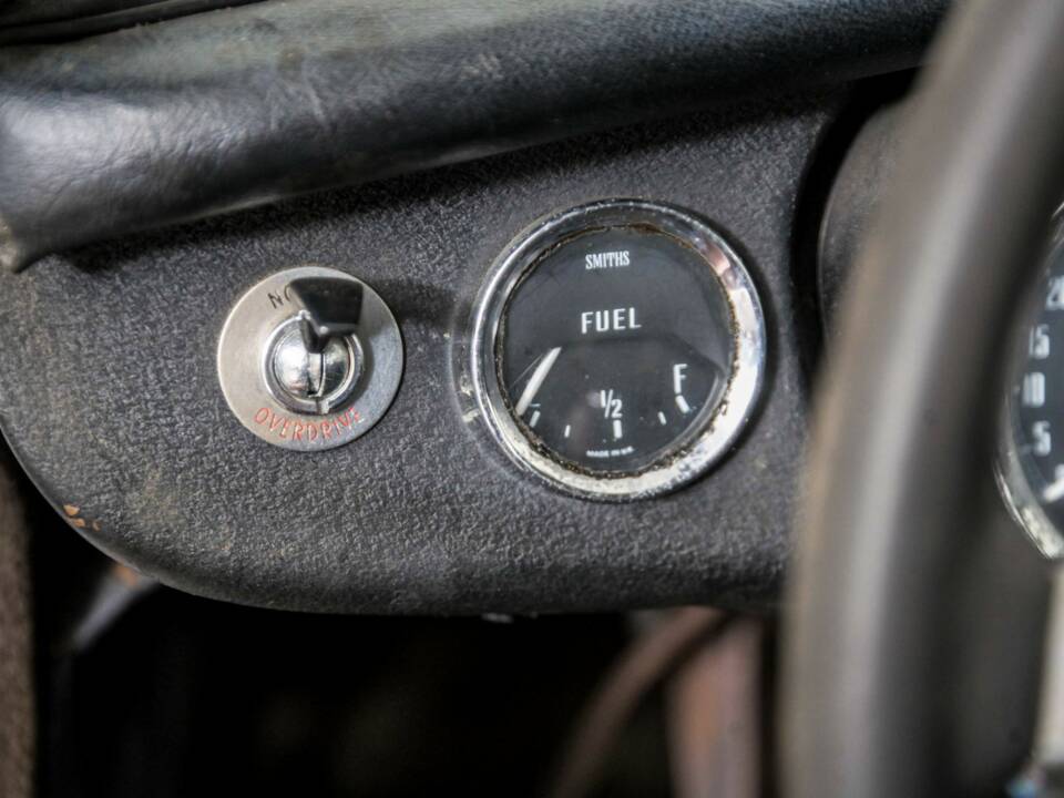 Afbeelding 23/50 van MG MGB GT (1972)