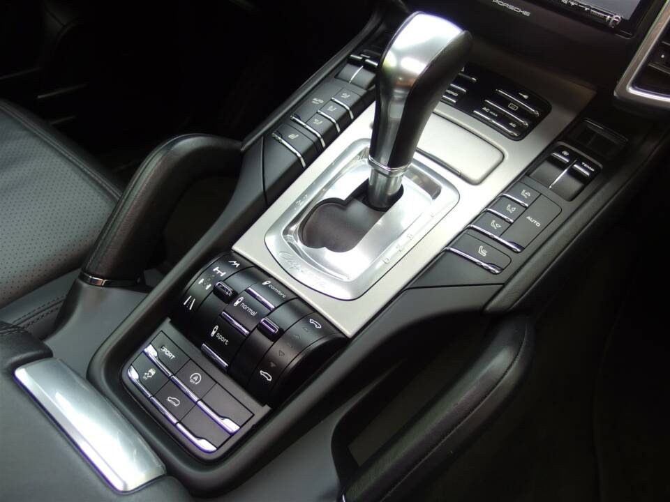 Bild 56/98 von Porsche Cayenne Turbo (2010)