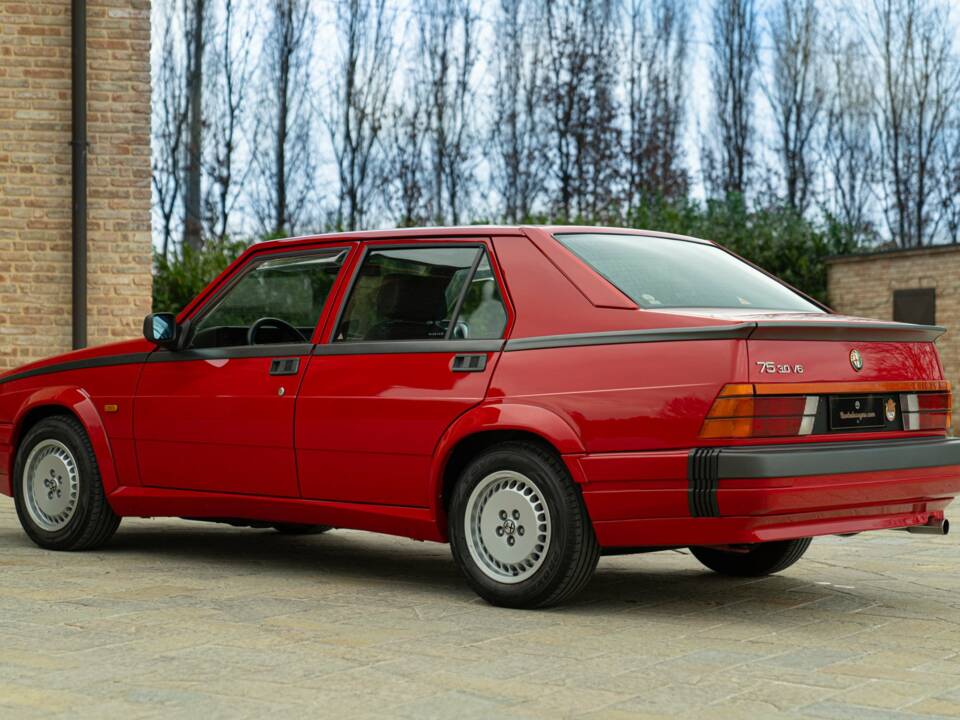 Immagine 7/50 di Alfa Romeo 75 3.0 V6 America (1987)