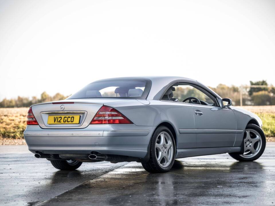 Imagen 3/7 de Mercedes-Benz CL 600 (2000)