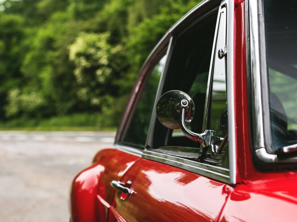 Image 9/50 of MG MGB GT V8 (1977)