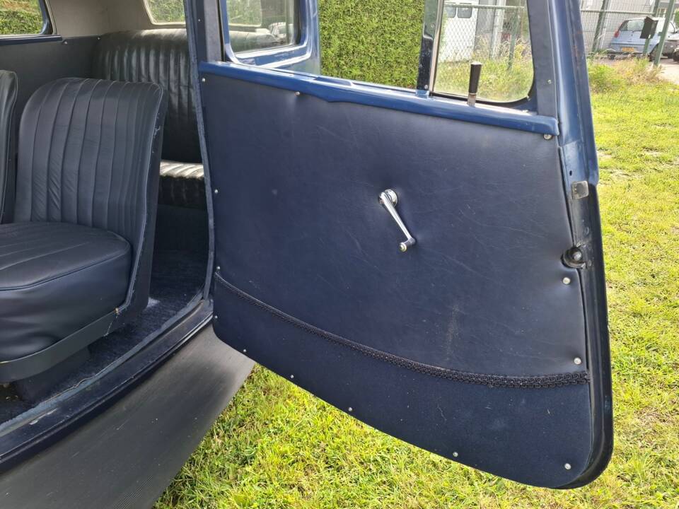 Image 14/25 of Morris Eight (1935)