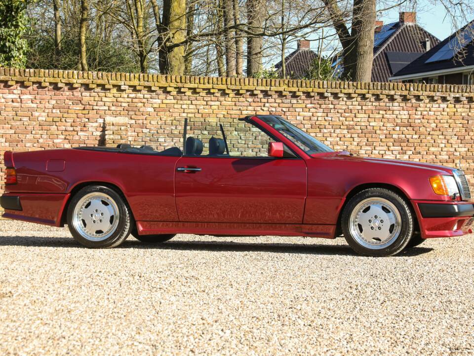 Bild 20/50 von Mercedes-Benz 300 CE-24 3.4 AMG (1993)