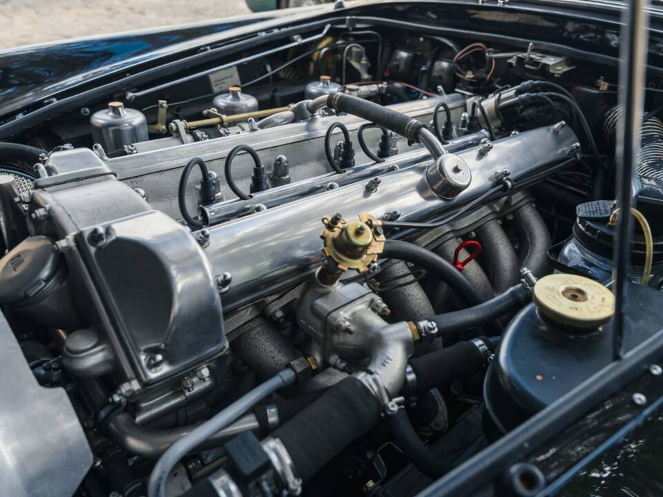 Afbeelding 60/75 van Aston Martin DB 5 Volante (1964)