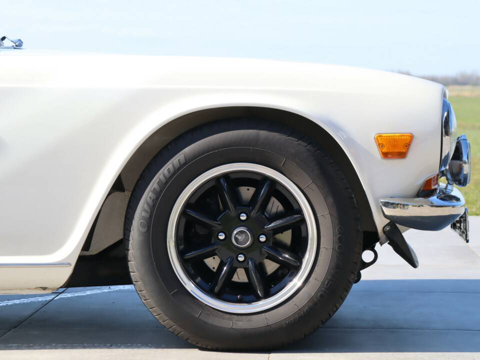 Image 19/50 de Triumph TR 6 (1970)