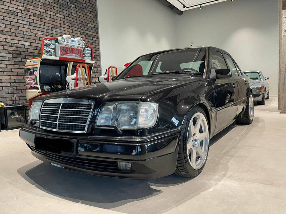 Immagine 1/8 di Mercedes-Benz 500 E (1996)
