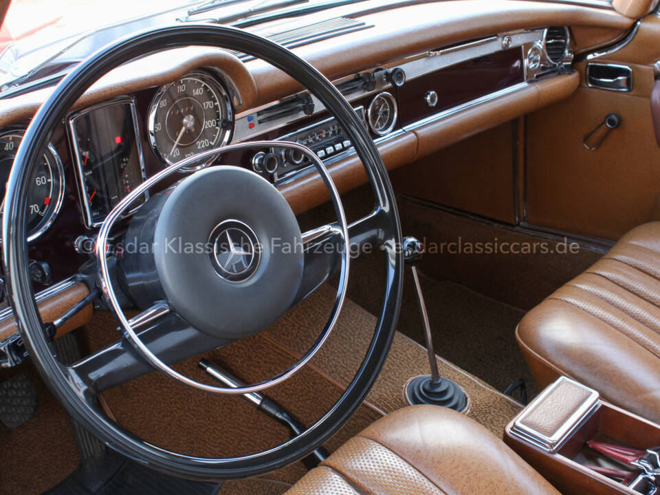 Image 8/33 of Mercedes-Benz 280 SL (1969)